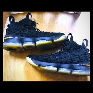 Nike LeBron 15 “Black Gold” No box